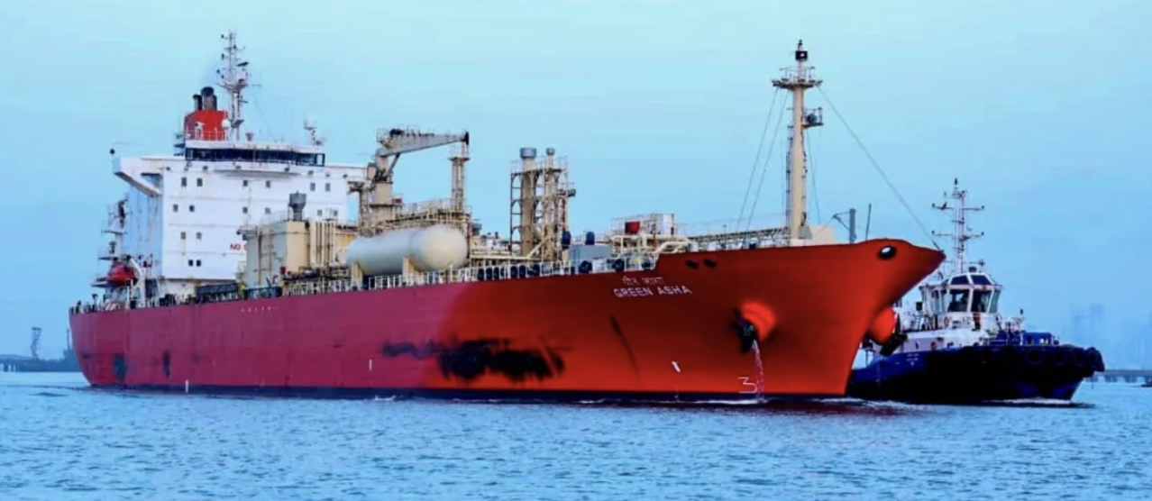 হরমুজ প্রণালিতে শত্রুদের 'প্রাণঘাতী ঘূর্ণিতে' আটকে ফেলার হুমকি আইআরজিসির